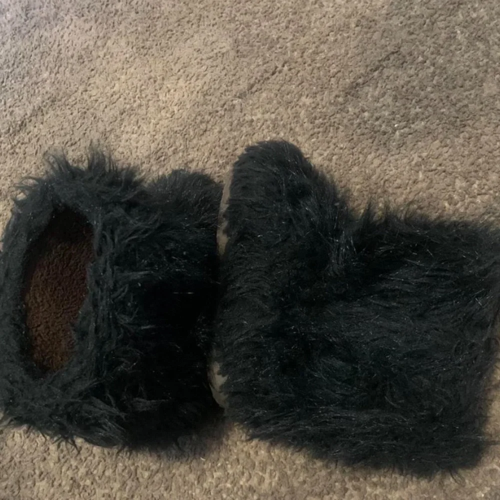 Cozy Black Fuzzy Slippers